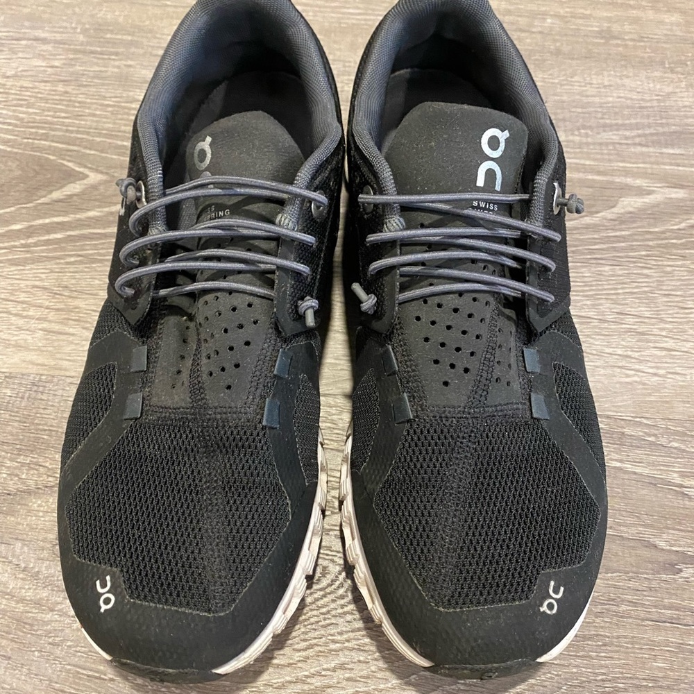 Used On cloud sneakers size 7.5